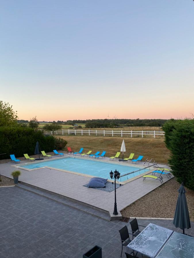 Kourline Villalunoterie Futuroscope Piscine Spa Oyre Luaran gambar